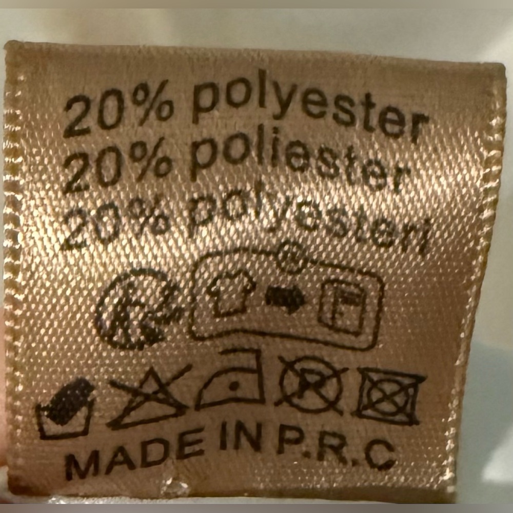 Elegant White Faux Fur Coat - Size Small/Medium - Picture 6 of 6